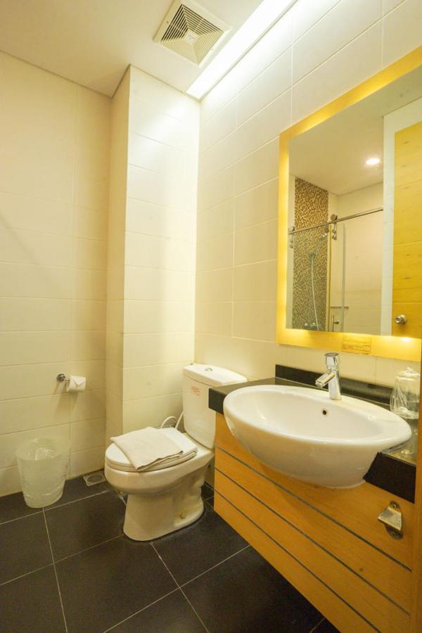 Life Hotel Stasiun Kota Surabaya Exterior foto