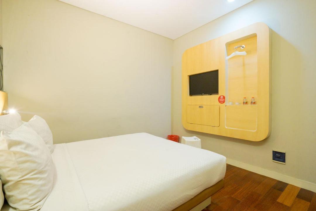 Life Hotel Stasiun Kota Surabaya Zimmer foto