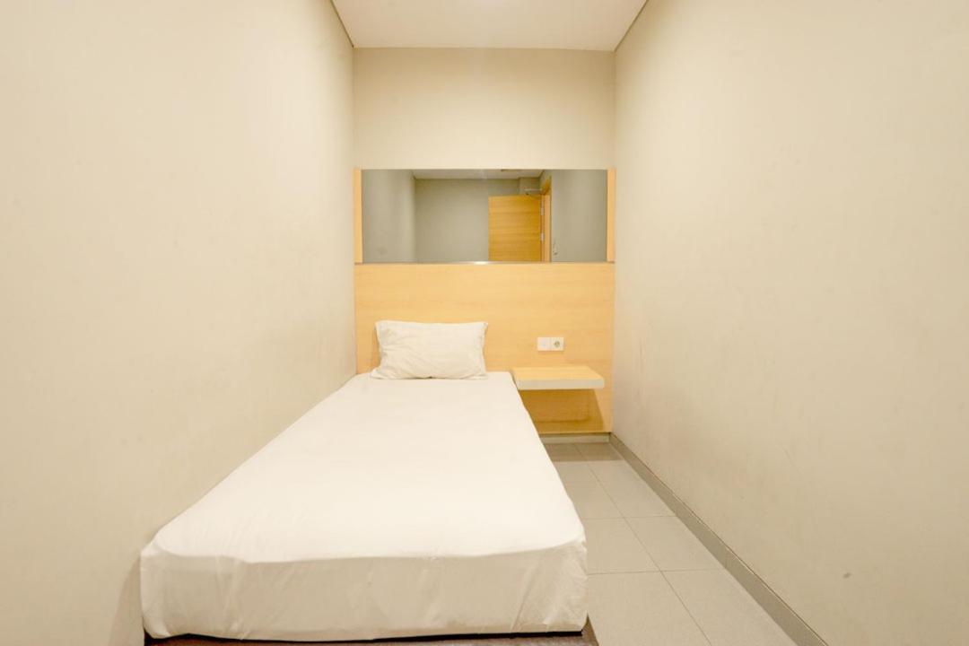 Life Hotel Stasiun Kota Surabaya Zimmer foto
