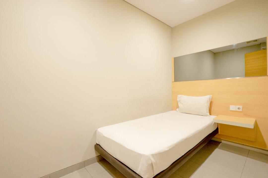 Life Hotel Stasiun Kota Surabaya Zimmer foto
