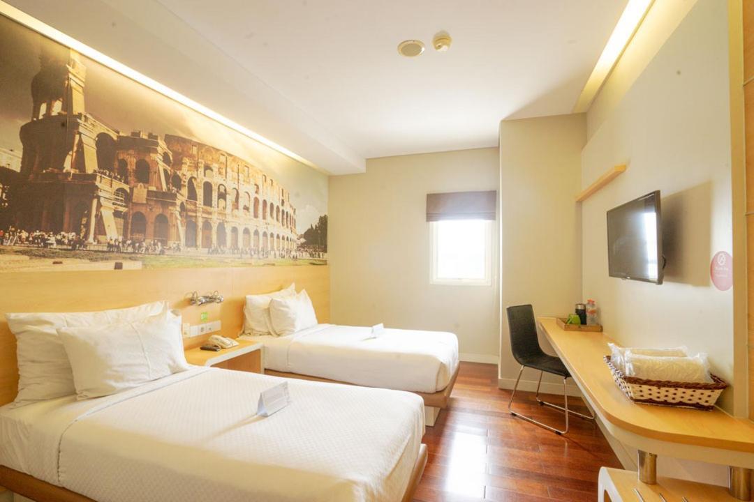Life Hotel Stasiun Kota Surabaya Zimmer foto